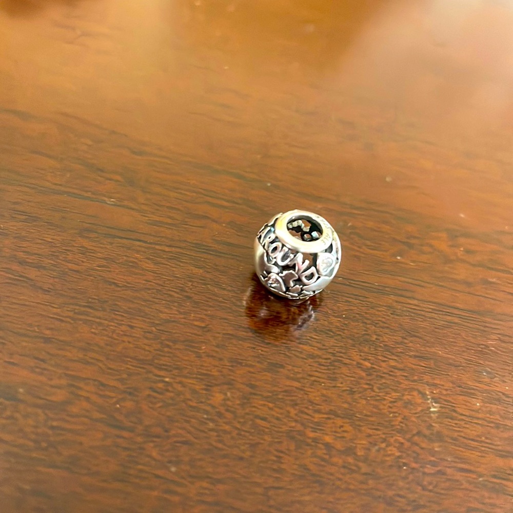 PANDORA The World Charm